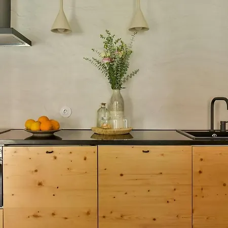 Plum Guide - Lemon Zest Lisboa
